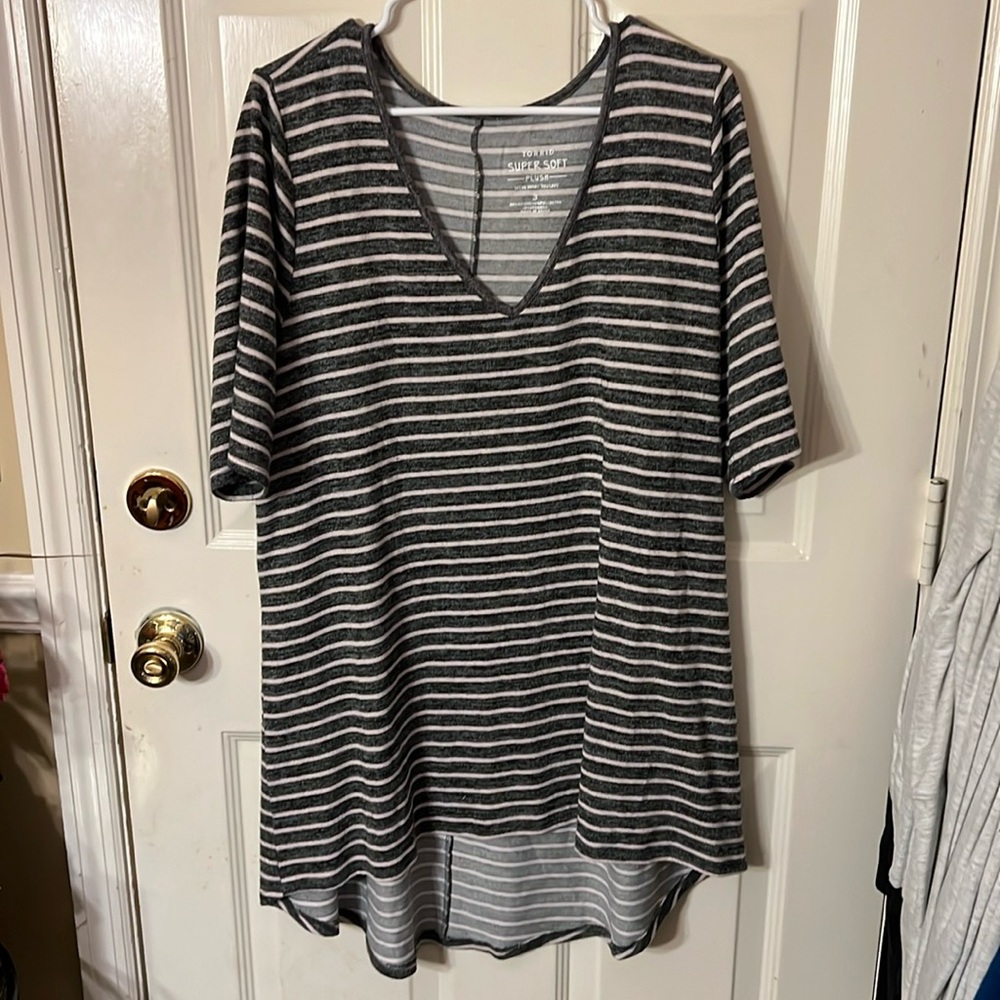 Womens size 3 SS Torrid Sweater